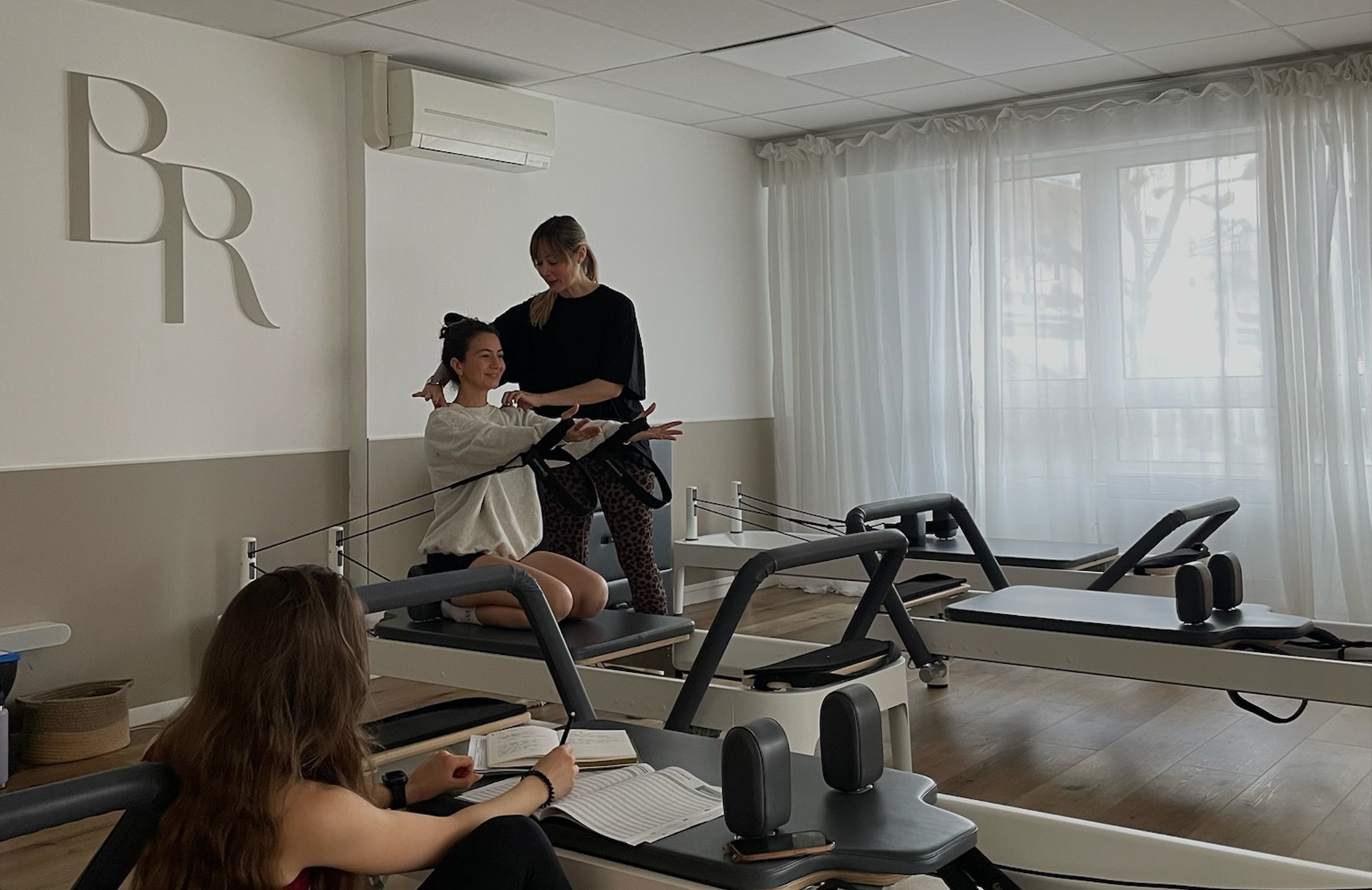 Barefoot Reformer Pilates – Biarritz Hossegor Barefoot Reformer Pilates - Biarritz Hossegor